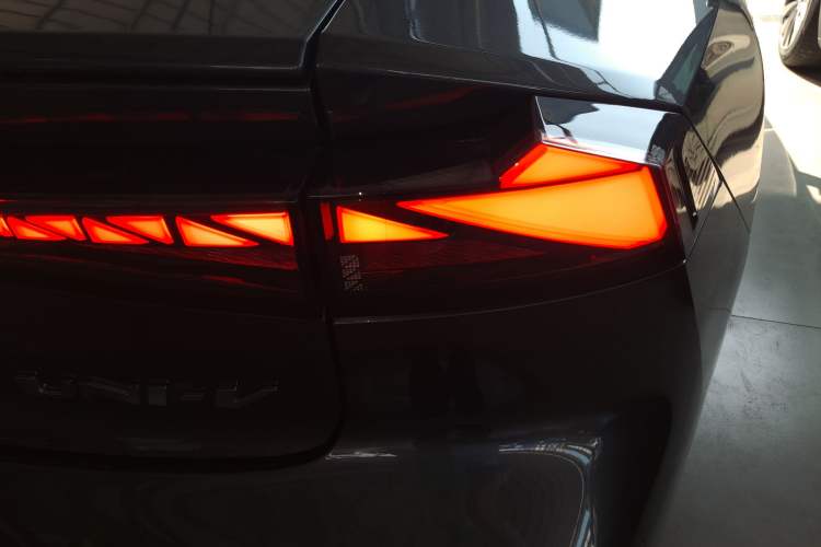 Used Changan UNI-V 2022 1.5T Prestige Version