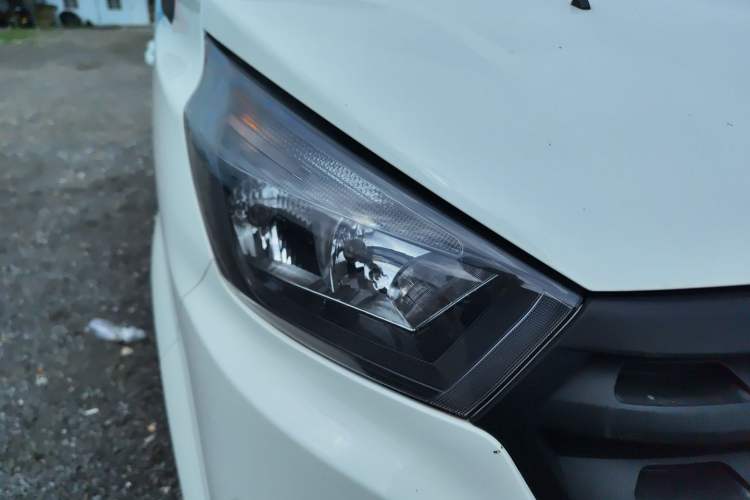 Used Jinbei Gold Hiace M Classic 2022 1.5L Travel Lion Passenger Van 6 Seats