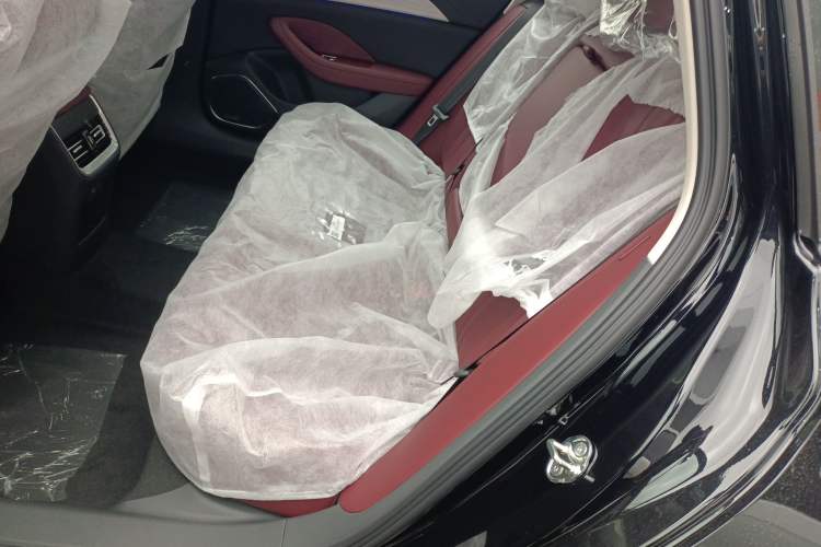 Used Hongqi H5 2025 2.0T Automatic Flag Edition – 500 000 Units Commemorative Version