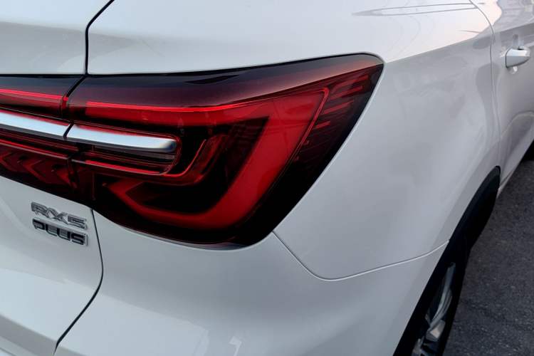 Used Roewe RX5 2025 PLUS 330TGI Automatic Trendsetting Smart Edition Right Rear Taillight