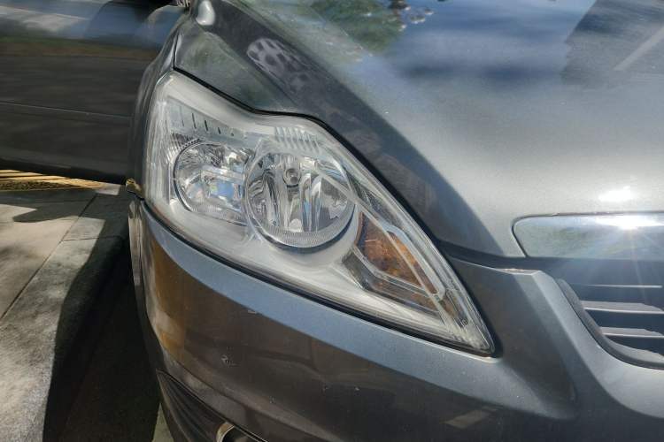 Used Ford Focus 2009 Sedan 1.8L Automatic Fashion Edition Right Front Headlight