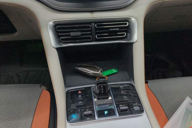 Used BYD Song PLUS New Energy 2023 Champion Edition DM-i 110KM Flagship PLUS Gear Lever