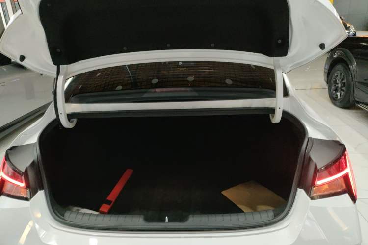 Used Hyundai Elantra 2023 1.5L CVT LUX Prestige Edition
