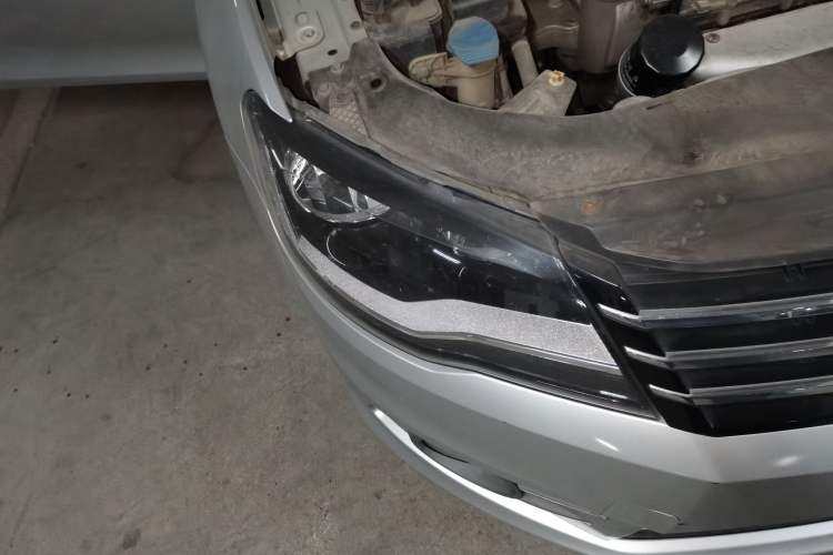 Used Volkswagen Bora 2013 1.6L Automatic Comfort Model Right Front Headlight