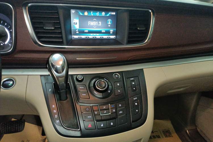 Used Buick GL8 2018 28T Luxury Model China VI Standard Audio And AC Panel