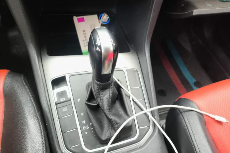 Used Volkswagen Golf Sportsvan 2018 1.6L Automatic Comfort Model Gear Lever