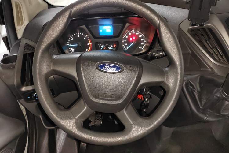 Used Ford Transit 2017 2.0T Diesel Multi-Purpose Commercial Vehicle Short Wheelbase Low Roof China V Standard