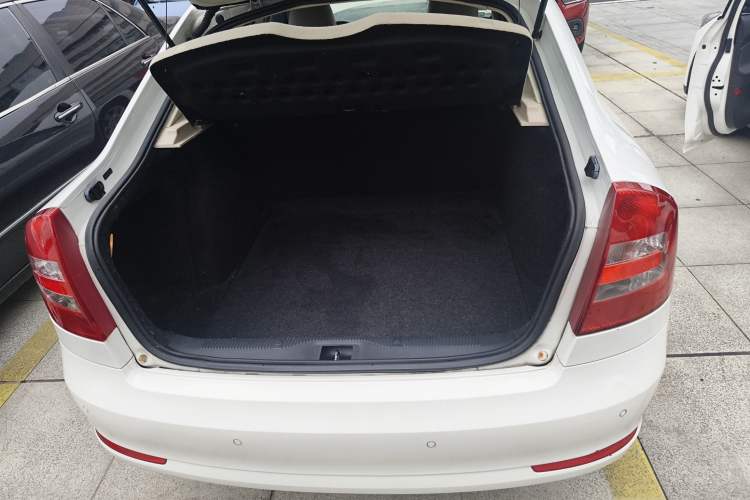 Used Skoda Octavia 2015 Classic Model 1.6L Automatic Yijie Version Trunk