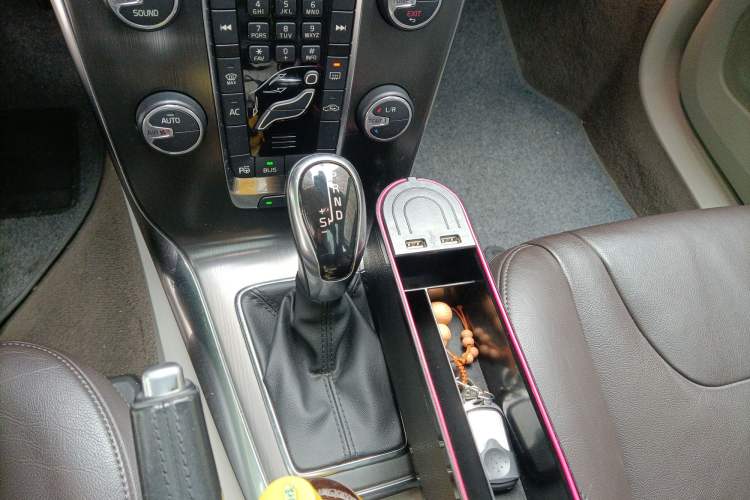 Used Volvo V40 2013 2.0T Zhiya Edition