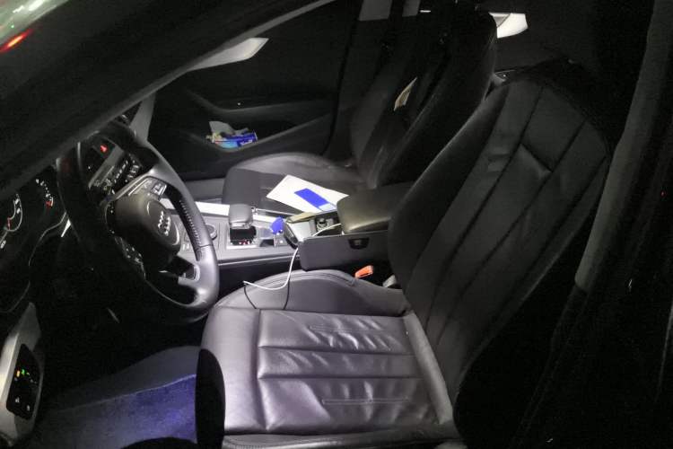 Used Audi A4L 2018 30th Anniversary Edition 40 TFSI Fashion Model
