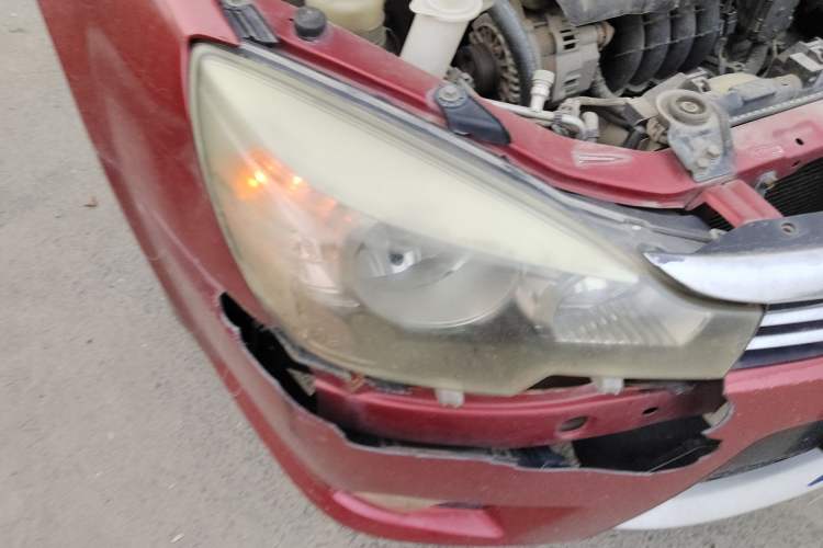 Used Soueast V3 Lingyue 2012 Revised Version 1.5L Manual – Style Edition
