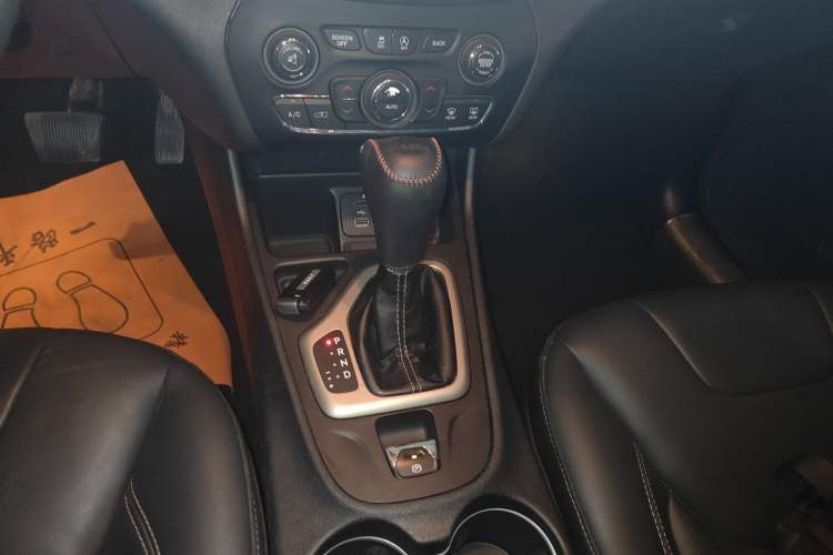 Used Jeep Cherokee 2016 2.4L Leading Edition
