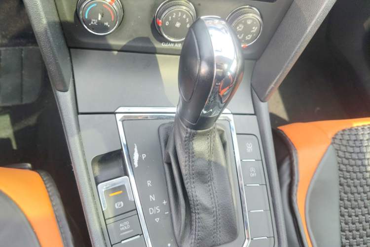 Used Volkswagen Lamando 2019 230TSI DSG Fashion Edition China VI
