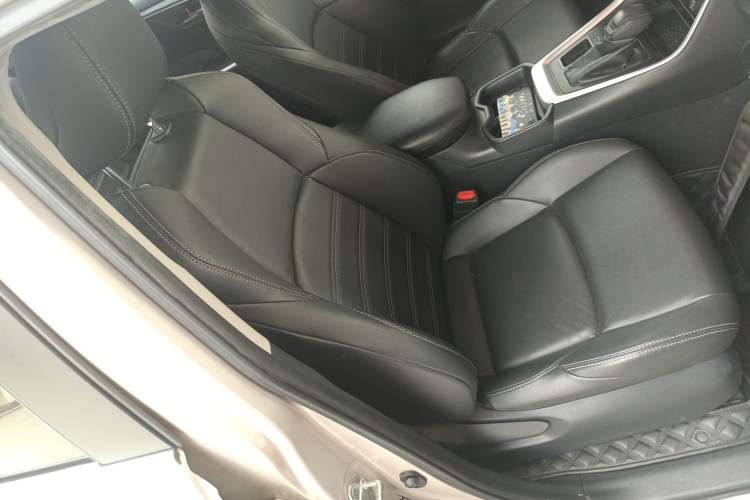 Used Toyota Wildlander 2020 2.0L CVT Two-Wheel Drive Luxury Edition Right Front Seat