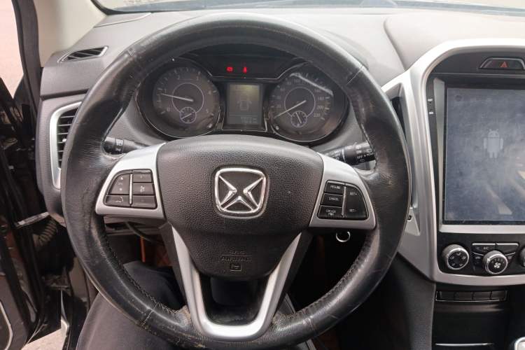 Used JMC Yusheng S350 2013 2.4T Manual Two-Wheel Drive Diesel Ultra-Luxury 5-Seater
