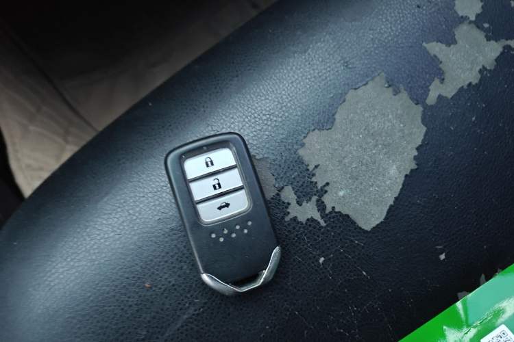 Used Honda Crider 2015 1.8L automatic luxury edition
