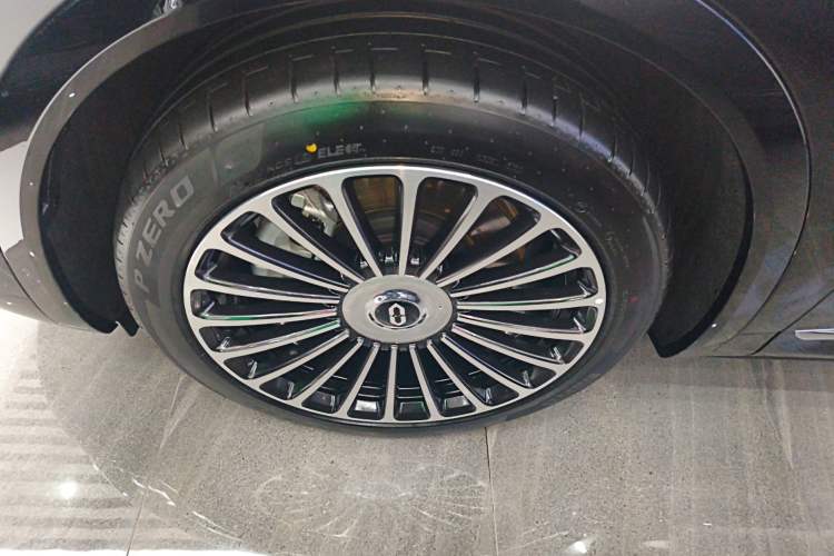 Used Hima AITO M8 2025 Extended-Range Max+ Version 53.4 kWh 6-Seater Edition Left Front Wheel Hub