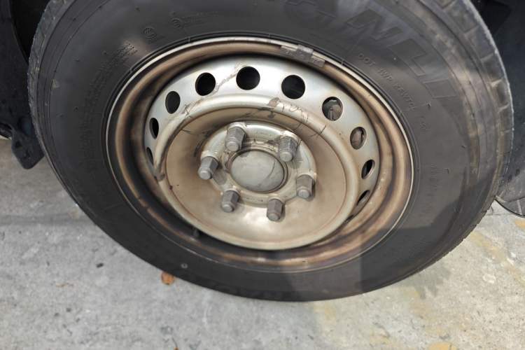 Used SAIC MAXUS Dana V1 2024 V1 Short Wheelbase Low-Roof Multi-Function Version (51 kWh)
