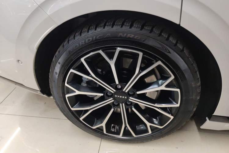 Used Zeekr 007GT 2025 Four-Wheel Drive Intelligent Driving Version 75 kWh Right Rear Wheel Hub