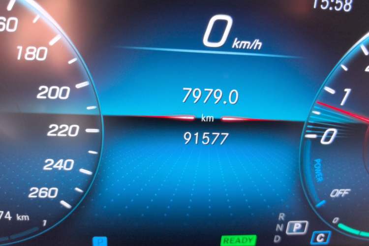 Used Mercedes-Benz E-Class New Energy 2022 Facelift E 350 e L Plug-in Hybrid Sedan Odometer Close Up