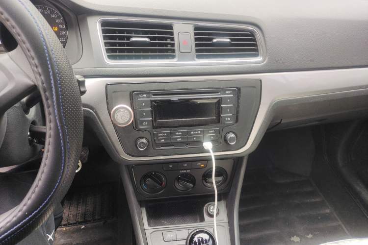 Used Volkswagen Lavida 2015 1.6L Manual Fashion Edition