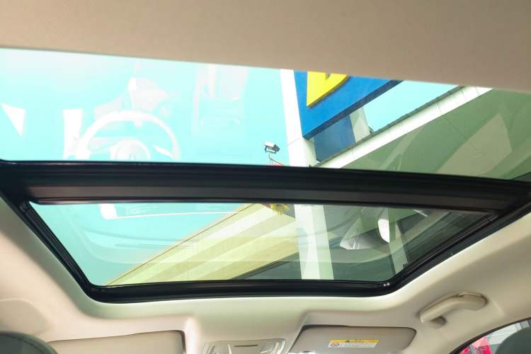 Used ORA Good Cat 2023 401 km Standard Range Prestige Version Lithium Iron Phosphate Headliner