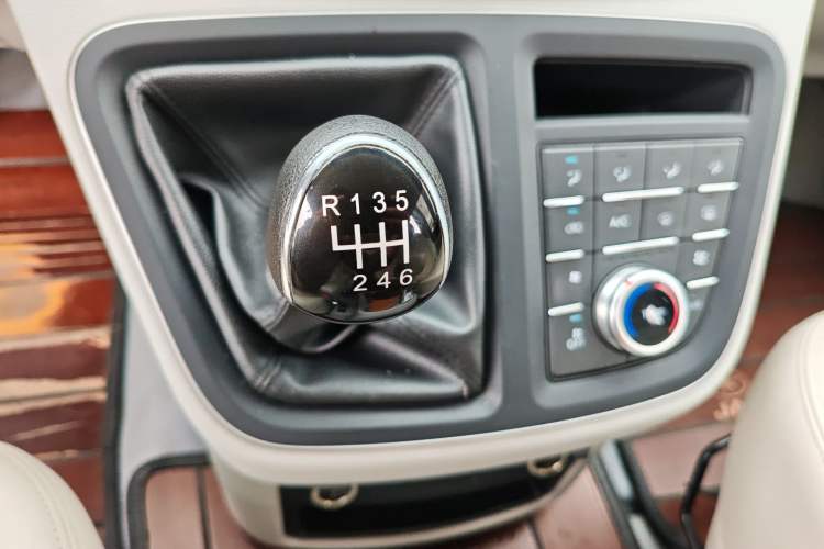 Used JAC Refine M4 2022 2.0 CTI Diesel Manual JingShang Version