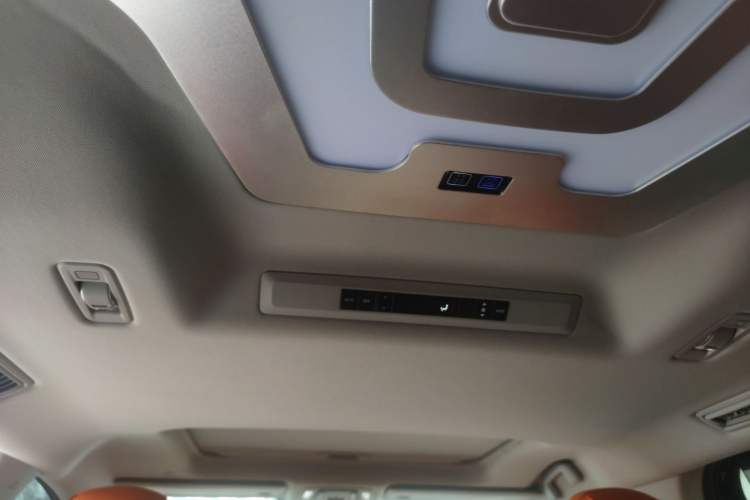 Used Toyota Granvia 2023 2.5L Hybrid Comfort Edition