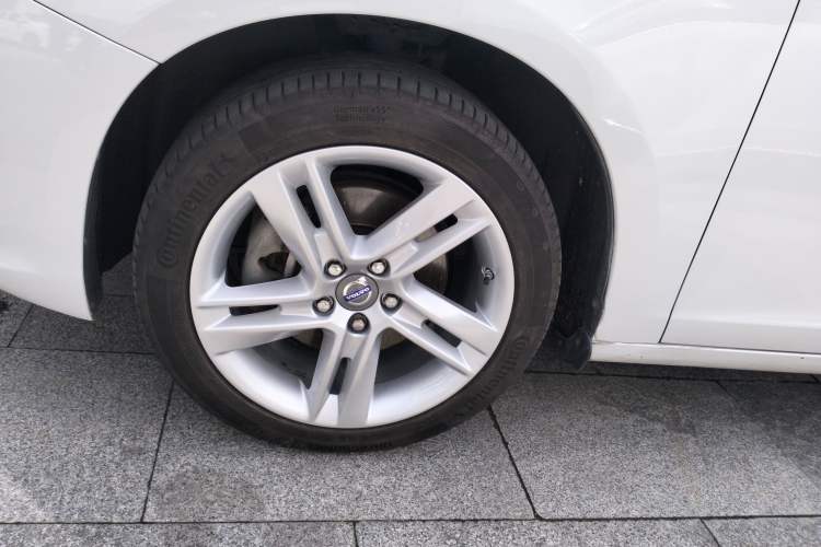 Used Volvo S60 2015 S60L T5 Intelligent Drive Edition Left Front Wheel Hub