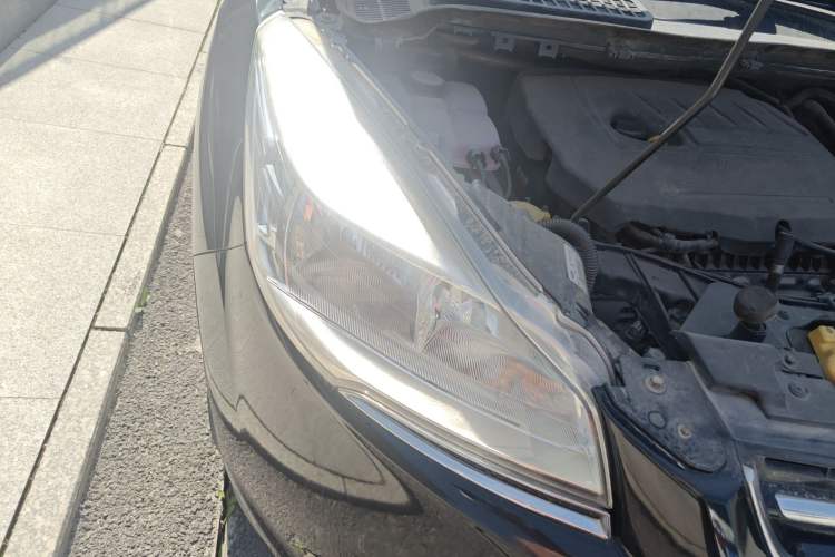 Used Ford Kuga 2015 1.5L GTDi Two-Wheel-Drive Comfort Model Right Front Headlight