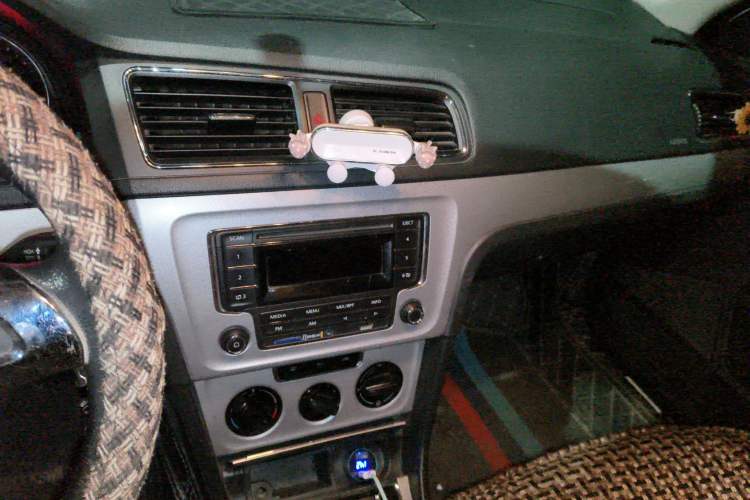 Used Volkswagen Gran Lavida 2013 1.6L Manual Comfort Model
