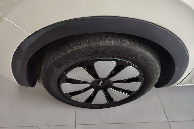 Used Wuling Bingo 2023 333 km Enjoyment Version Left Front Wheel Hub
