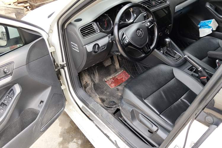 Used Volkswagen Sagitar 2014 Revised Version 1.6L Automatic Comfort Edition Driver Seat