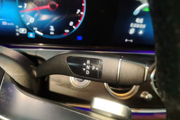 Used Mercedes-Benz E-Class 2022 Revised E 300 L Sport Luxury Edition Gear Lever