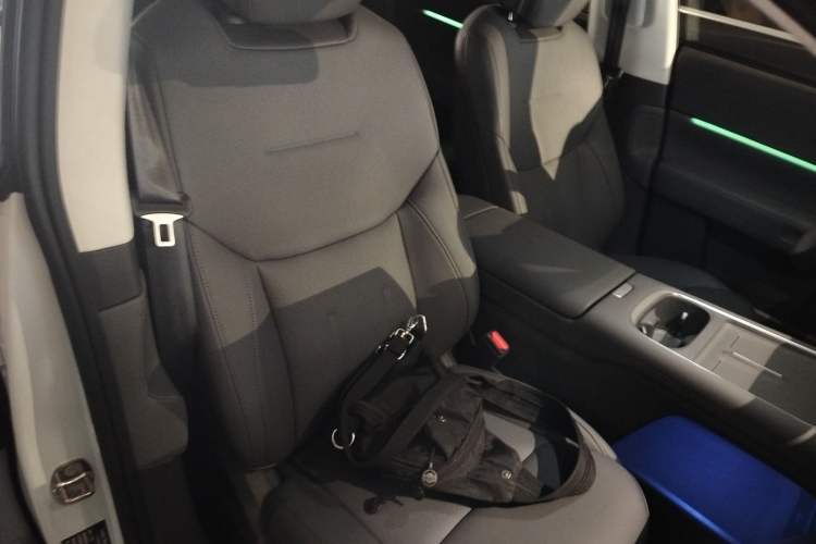 Used XPeng G6 2025 625 Long-Range Max Flagship Edition Right Front Seat