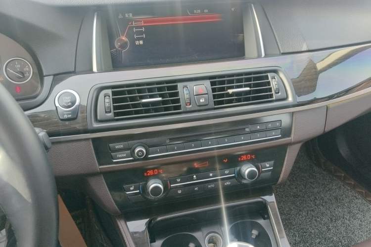 Used BMW 5 Series 2014 525Li Luxury Design Package Audio And AC Panel