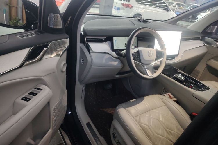 Used Volvo EM90 2025 Ultra Six-Seater