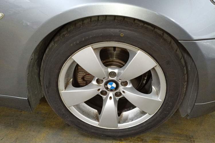 Used BMW 5 Series 2010 523Li Luxury Model Right Front Wheel Hub
