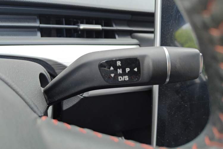 Used NETA V 2022 Chao 300 Lite Lithium Iron Phosphate Gear Lever