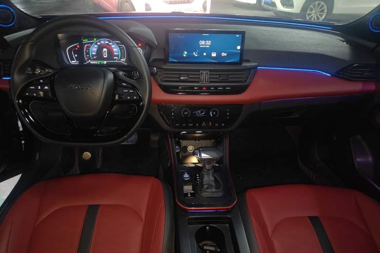 Used Dongfeng Aeolus Yixuan 2021 230T Automatic Dream-Chasing Rider Edition Center Console