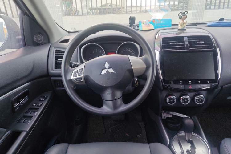 Used Mitsubishi ASX 2013 2.0L CVT Two-Wheel Drive Tech Edition Steering Wheel