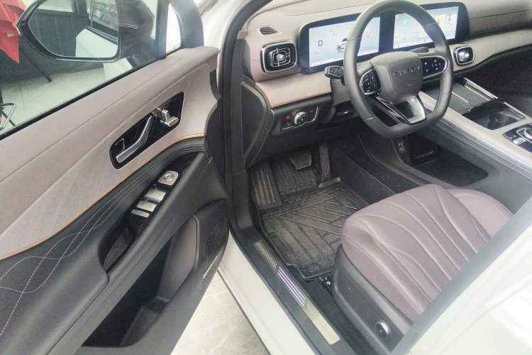 Used Chery Tiggo 9 2025 2.0T Automatic Two-Wheel Drive Luxury Edition 5 Seats
