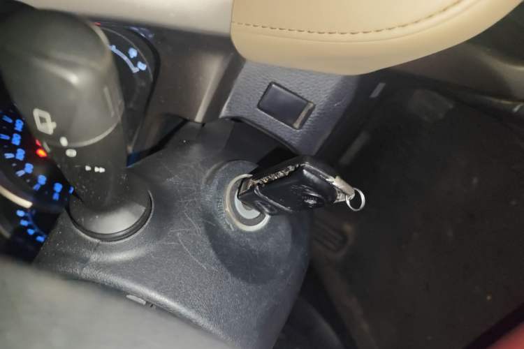 Used Toyota RAV4 2015 2.0L CVT Two-Wheel Drive Fashion Edition