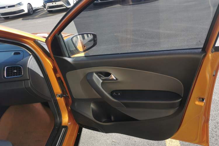 Used Volkswagen Polo 2014 1.6L Cross Polo Automatic
