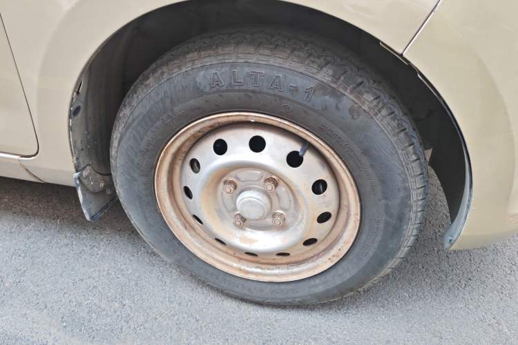 Used Wuling Rongguang V 2018 1.5L Practical Version Right Front Wheel Hub