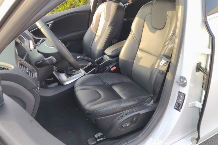 Used Volvo V40 2019 T3 Smart Luxury Edition
