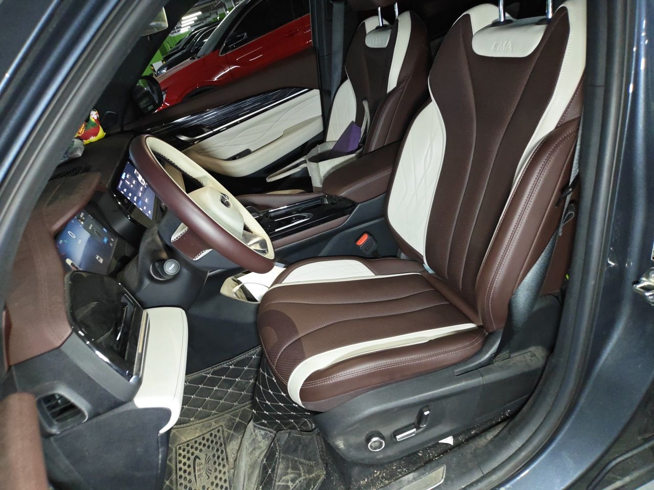 Geely Auto Monjaro L 2021 2.0TD DCT EVO Two-Wheel Drive Prestige Version — снимка 12