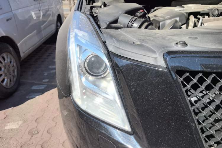 Used Cadillac XTS 2013 28T Luxury Model Right Front Headlight