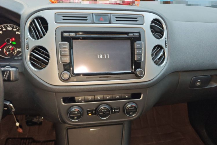 Used Volkswagen Tiguan 2013 1.8 TSI Automatic All-Wheel Drive Luxury Model Audio And AC Panel