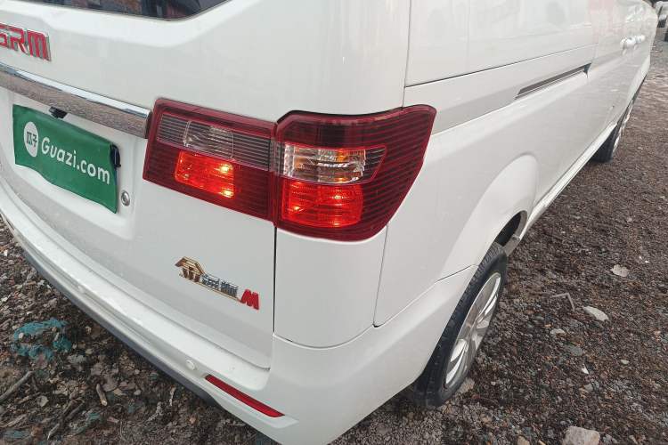 Used Jinbei Gold Hiace M Classic 2022 1.5L Travel Lion Passenger Van 7 Seats